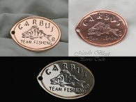 Brelok z logo Garbus Fishing, wykonany na zamówienie.